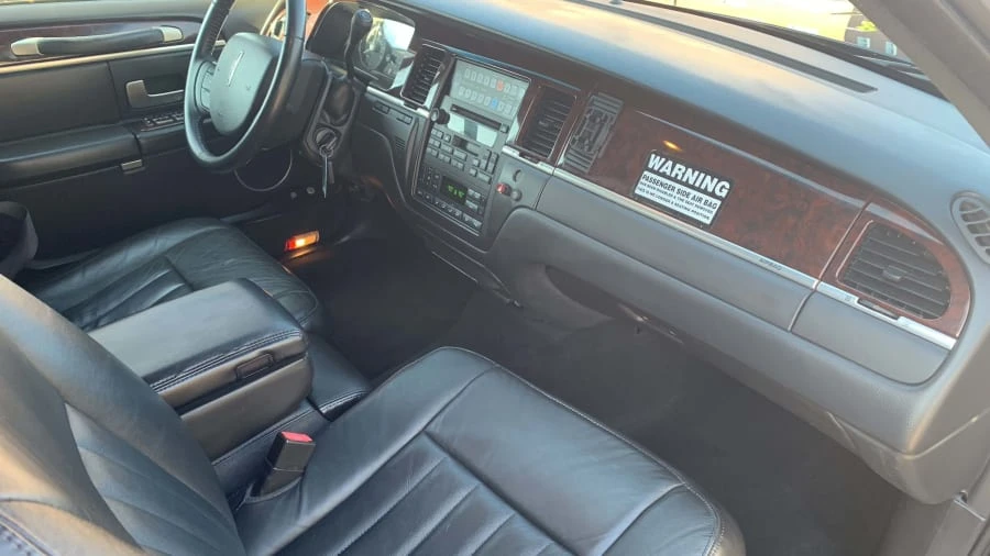 2008 Lincoln Town Car - Image 8 of 10