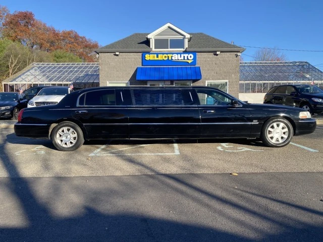 2008 Lincoln Town Car - Image 5 of 21