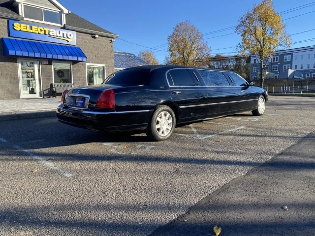 2008 Lincoln Town Car - Image 8 of 21