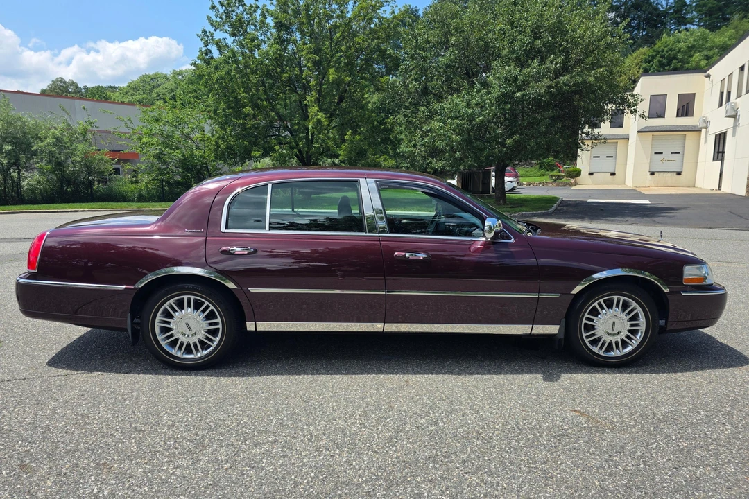 2008 Lincoln Town Car - Image 3 of 31