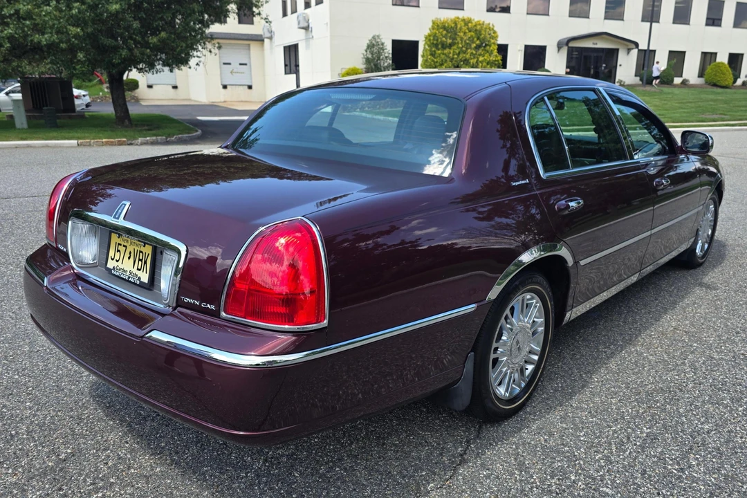 2008 Lincoln Town Car - Image 4 of 31