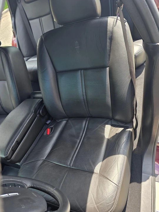 2008 Lincoln Town Car - Image 29 of 31