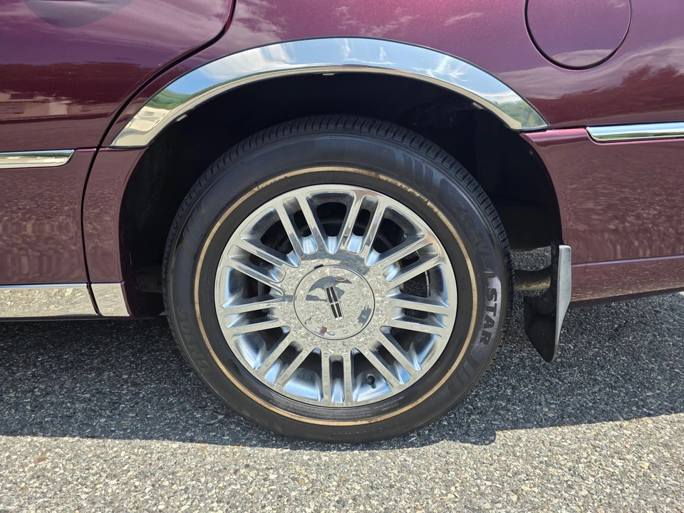 2008 Lincoln Town Car - Image 22 of 31