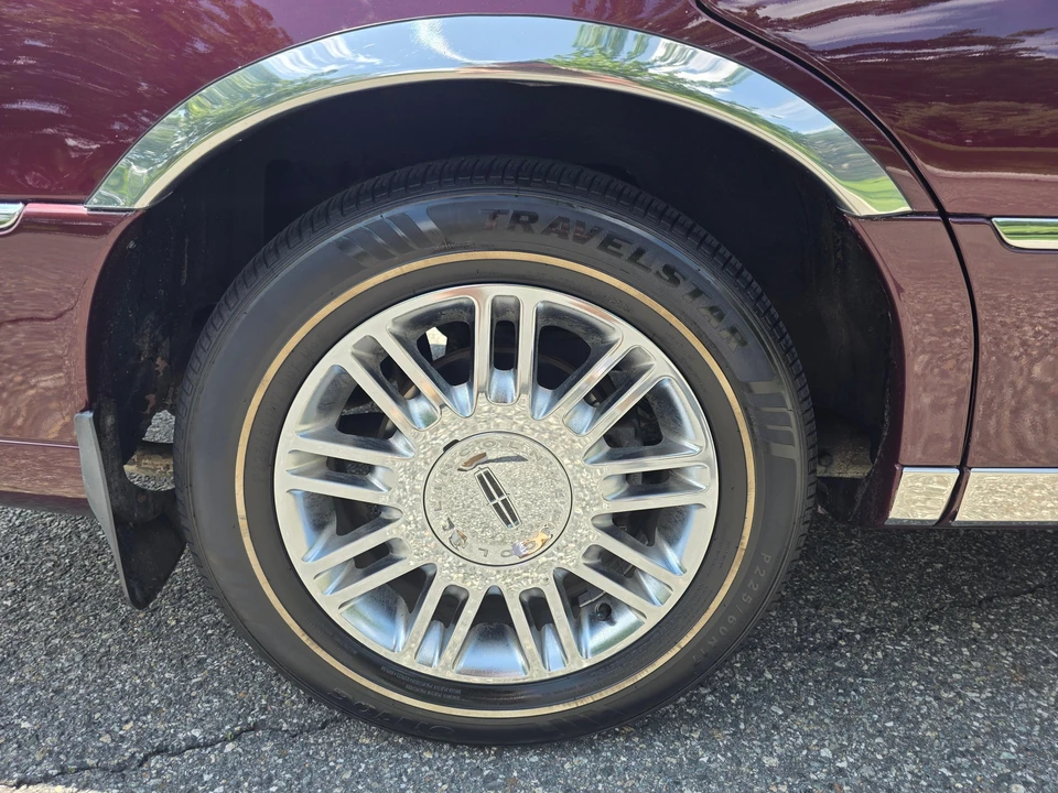 2008 Lincoln Town Car - Image 23 of 31