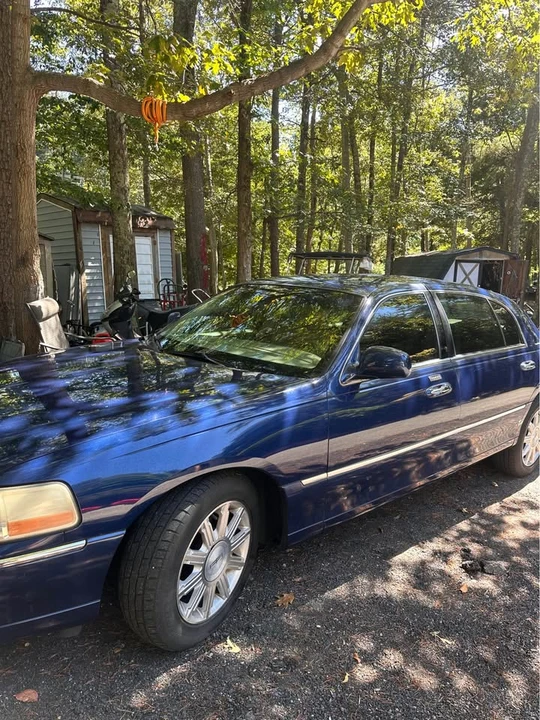 2008 Lincoln Town Car - Image 2 of 5