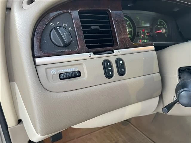 2008 Lincoln Town Car - Image 19 of 21
