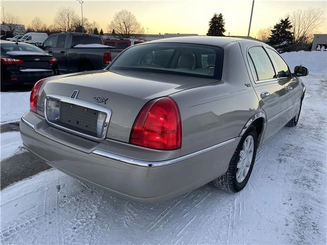 2008 Lincoln Town Car - Image 8 of 21