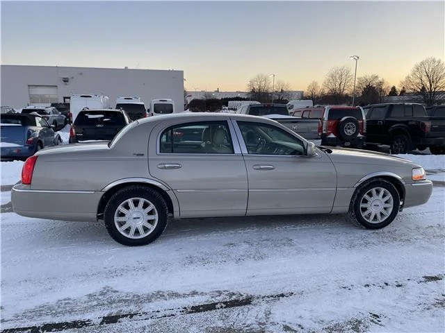 2008 Lincoln Town Car - Image 9 of 21