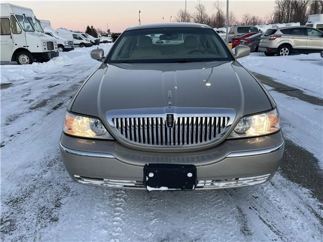 2008 Lincoln Town Car - Image 3 of 21