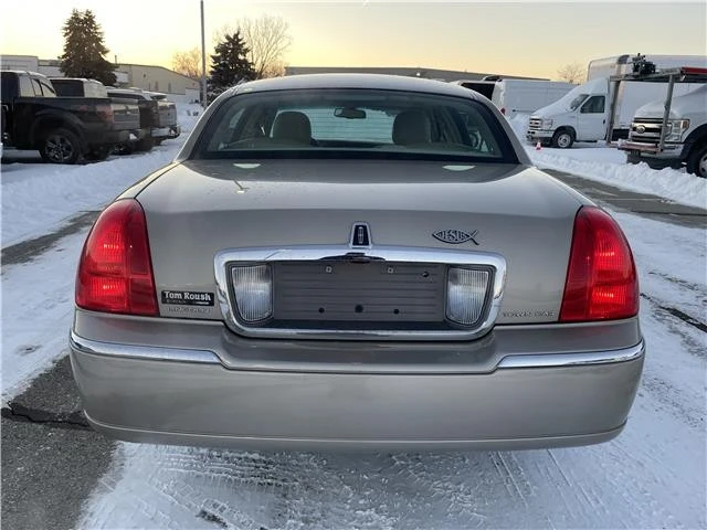 2008 Lincoln Town Car - Image 7 of 21