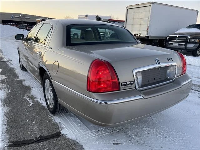 2008 Lincoln Town Car - Image 6 of 21