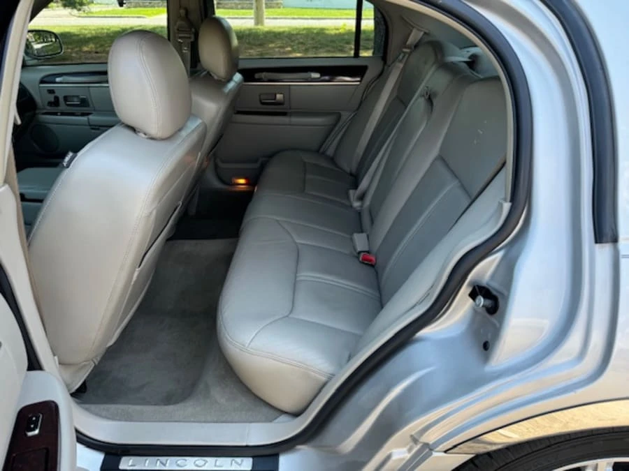 2008 Lincoln Town Car - Image 15 of 25