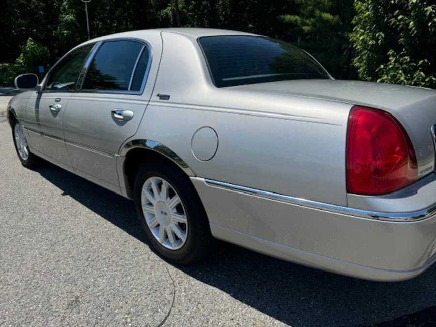 2008 Lincoln Town Car - Image 11 of 25