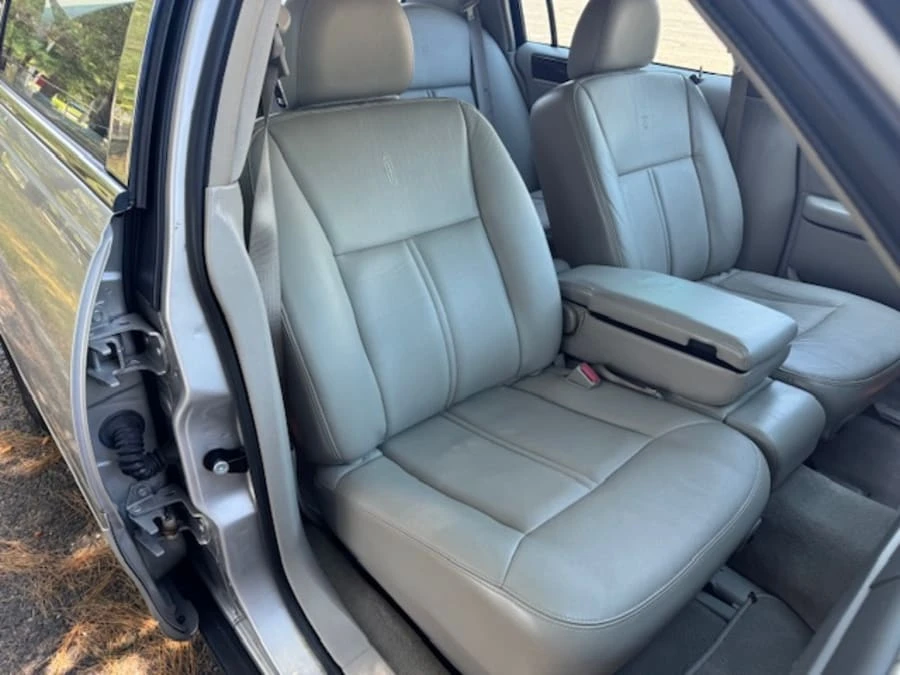 2008 Lincoln Town Car - Image 19 of 25