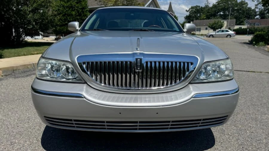 2008 Lincoln Town Car - Image 4 of 25