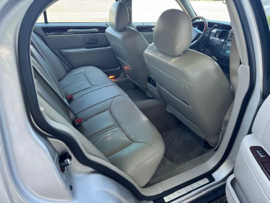 2008 Lincoln Town Car - Image 17 of 25