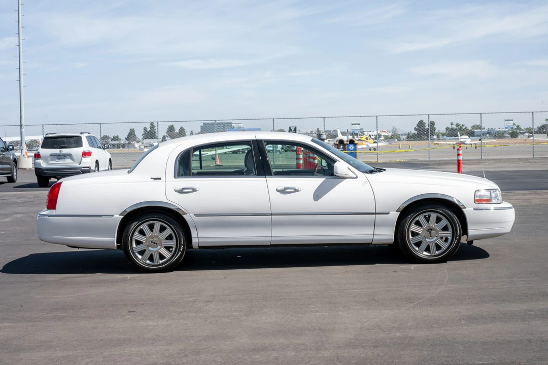 2008 Lincoln Town Car - Image 6 of 31