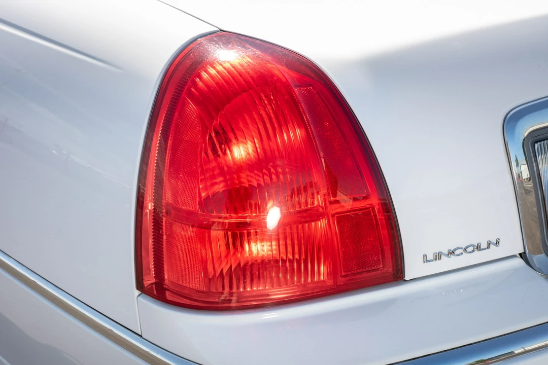 2008 Lincoln Town Car - Image 13 of 31