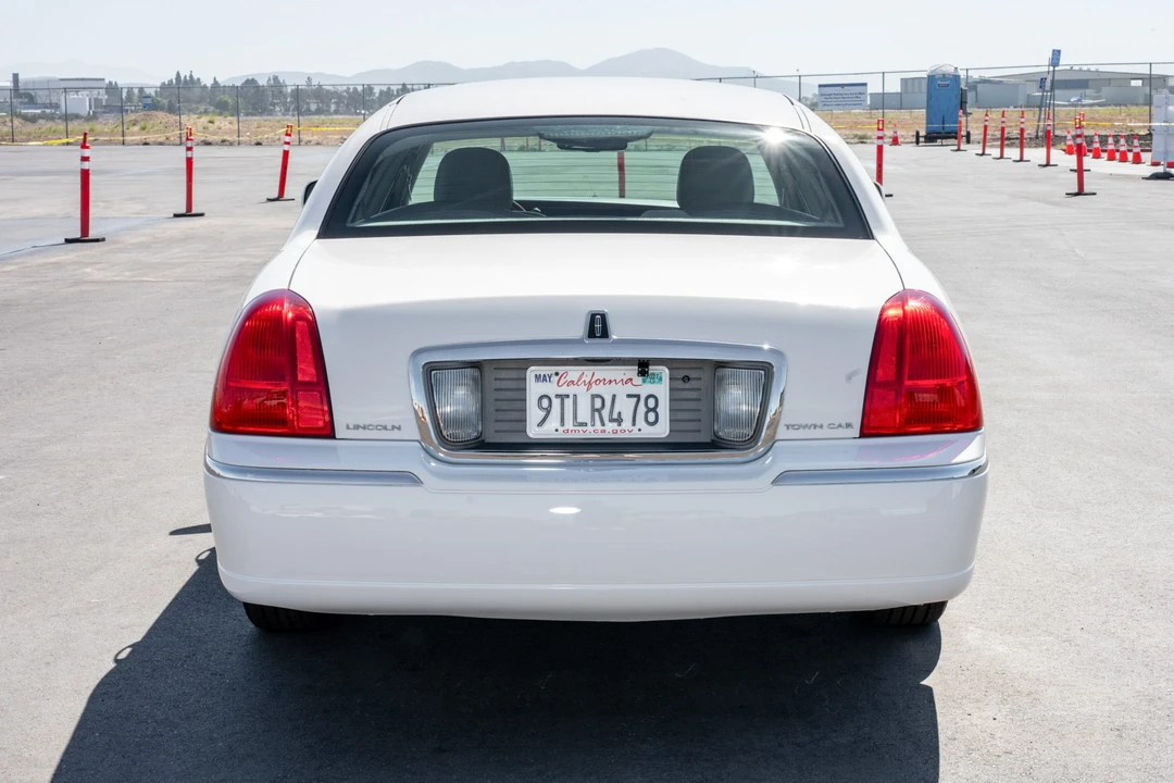 2008 Lincoln Town Car - Image 4 of 31