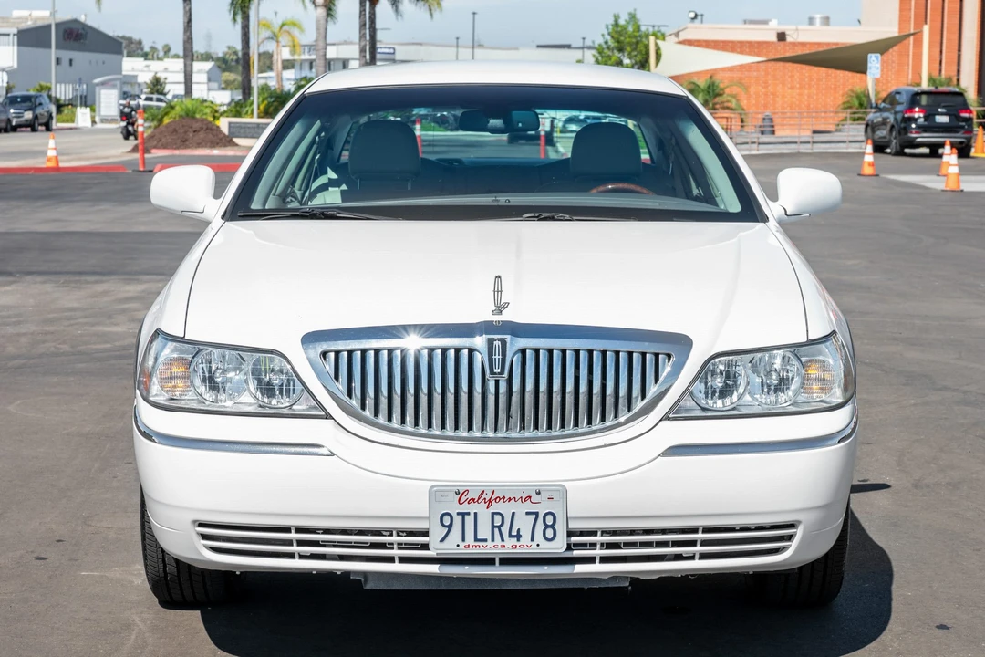 2008 Lincoln Town Car - Image 8 of 31