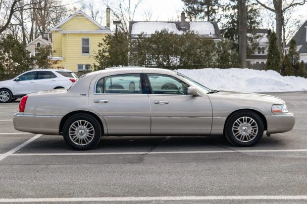 2008 Lincoln Town Car - Image 3 of 7