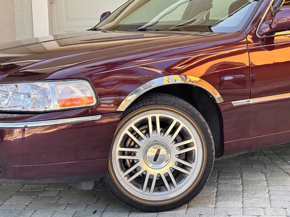 2008 Lincoln Town Car - Image 3 of 24