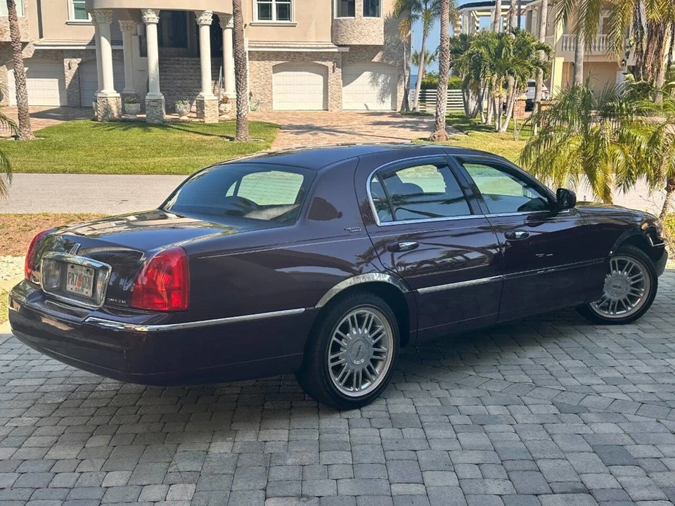 2008 Lincoln Town Car - Image 8 of 24