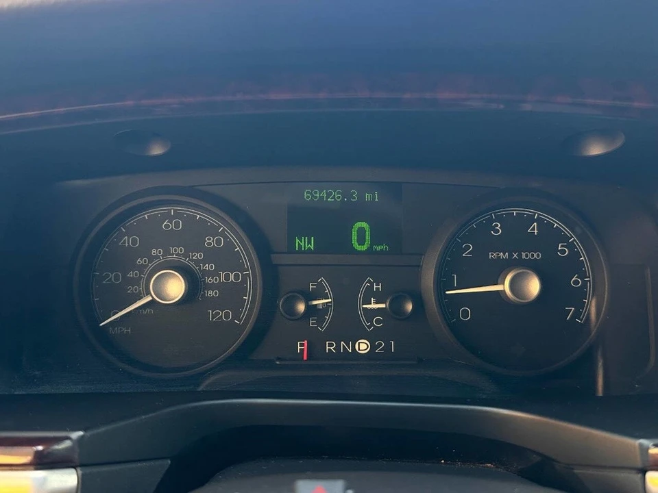 2008 Lincoln Town Car - Image 16 of 24