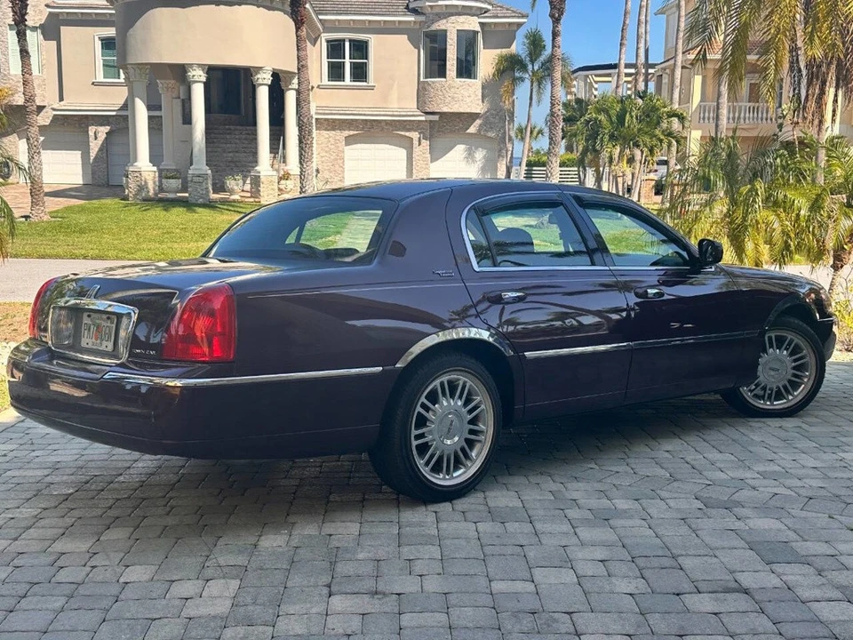 2008 Lincoln Town Car - Image 5 of 24