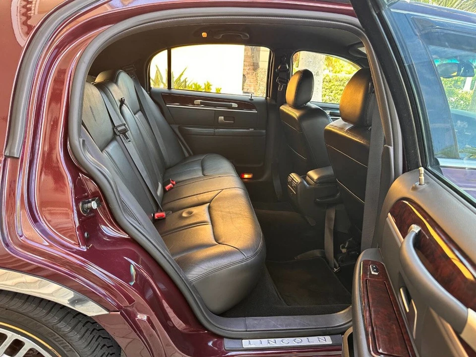 2008 Lincoln Town Car - Image 24 of 24