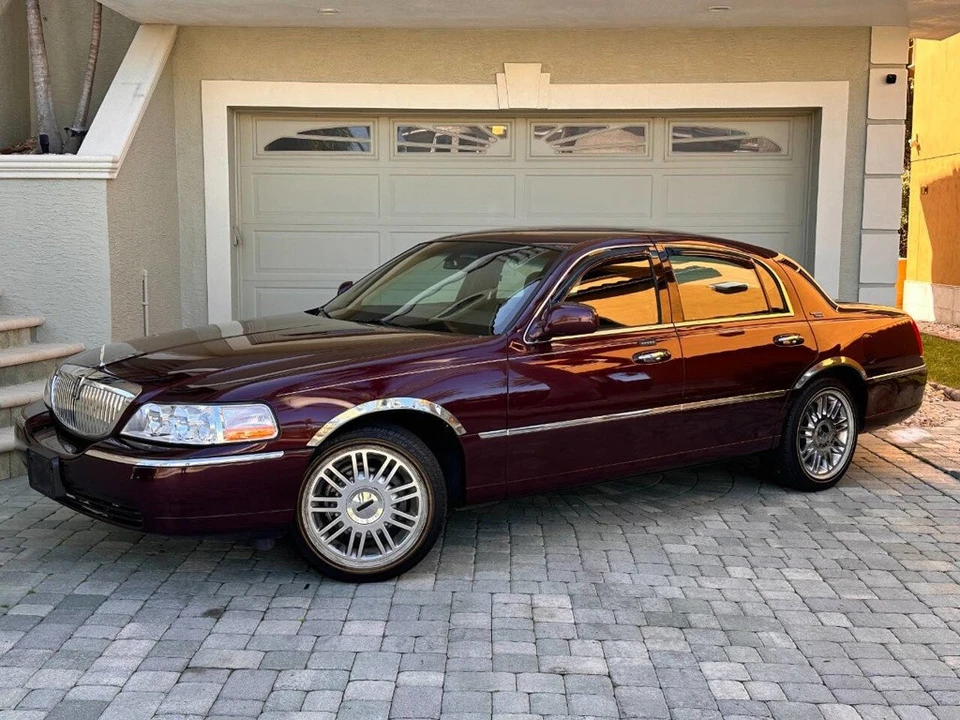2008 Lincoln Town Car - Image 4 of 24