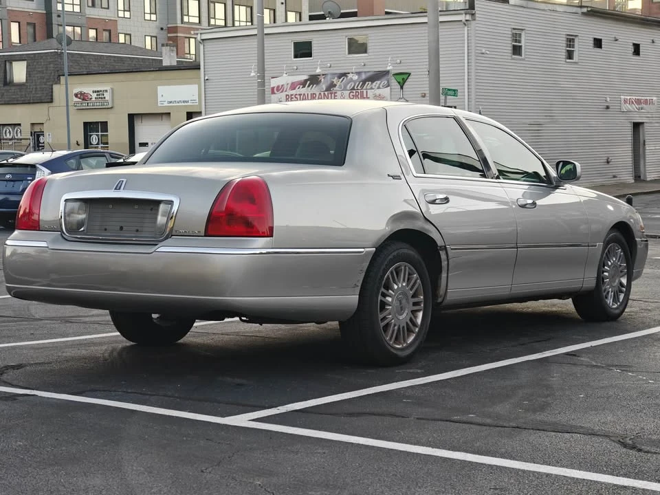 2008 Lincoln Town Car - Image 10 of 19