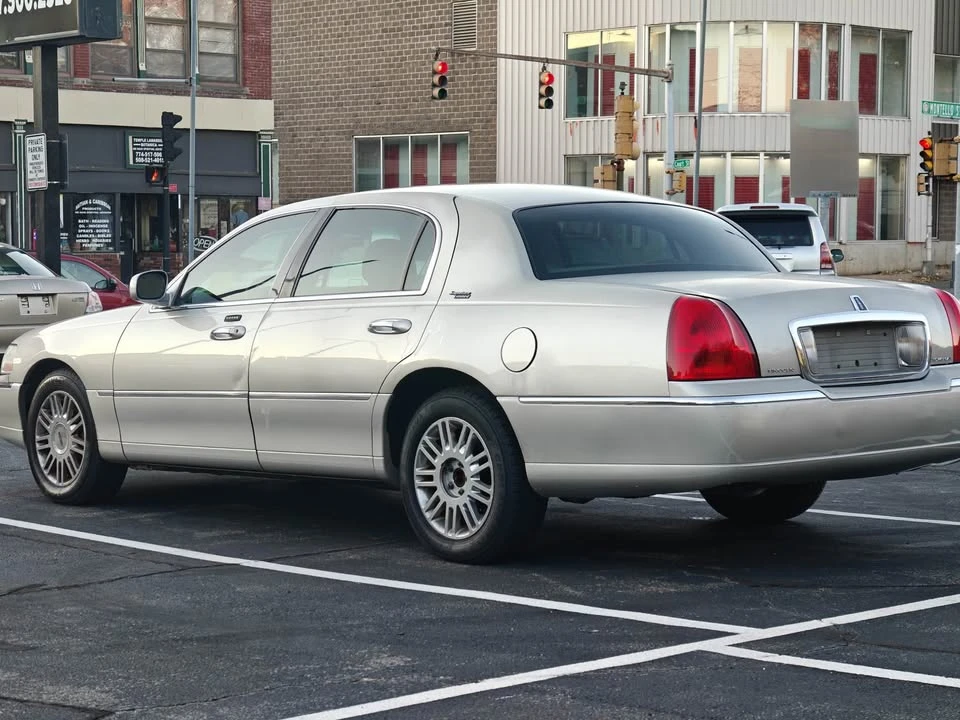 2008 Lincoln Town Car - Image 6 of 19