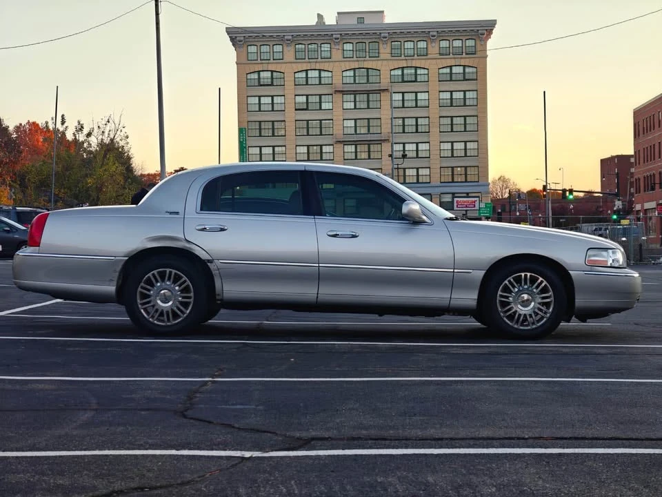 2008 Lincoln Town Car - Image 5 of 19