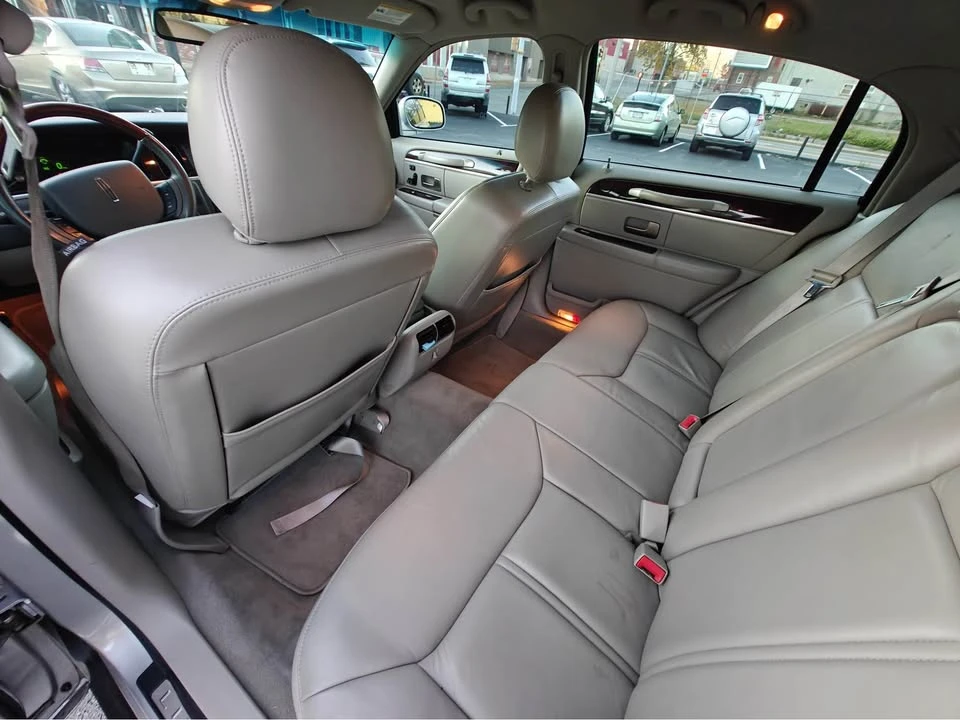 2008 Lincoln Town Car - Image 15 of 19