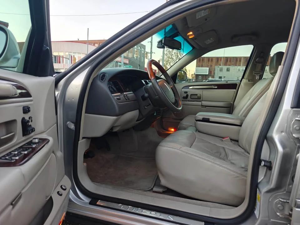 2008 Lincoln Town Car - Image 14 of 19