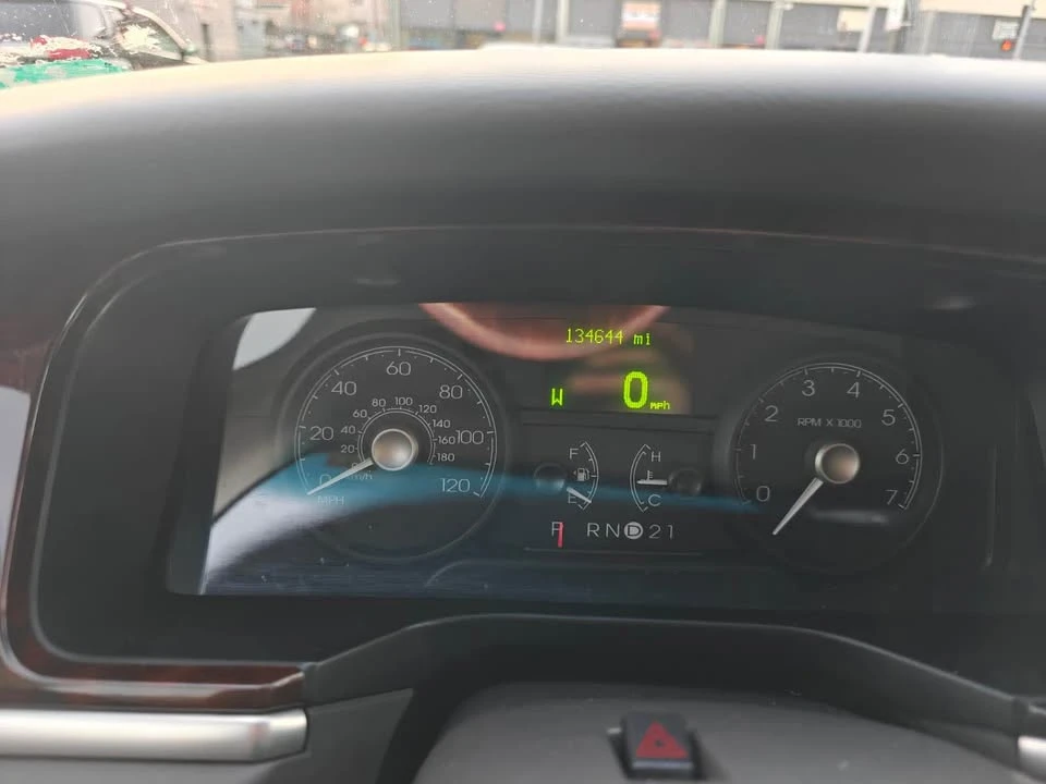 2008 Lincoln Town Car - Image 16 of 19