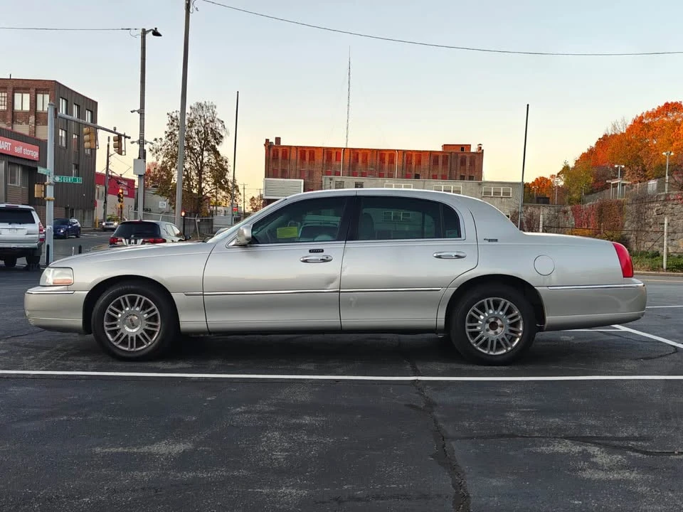 2008 Lincoln Town Car - Image 4 of 19