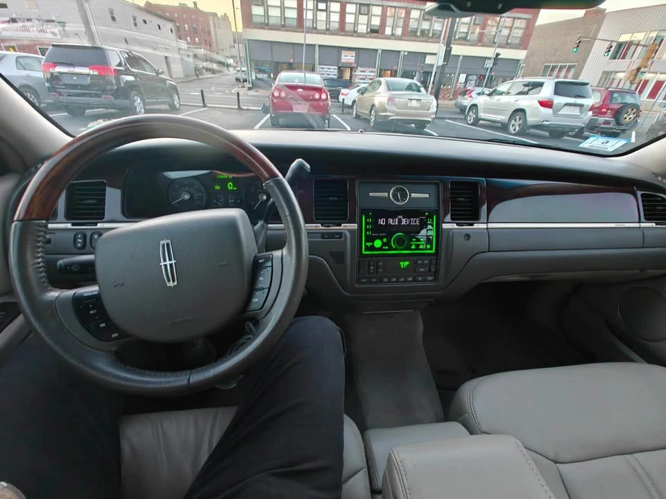 2008 Lincoln Town Car - Image 13 of 19