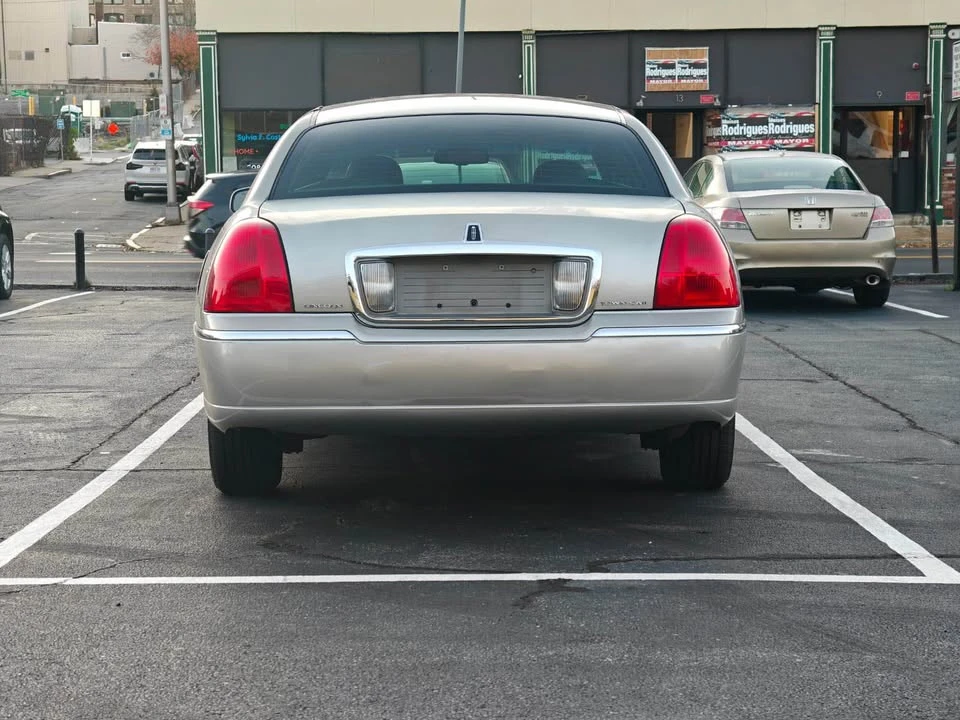 2008 Lincoln Town Car - Image 9 of 19