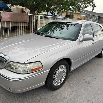 2008 Lincoln Town Car Signature Limited