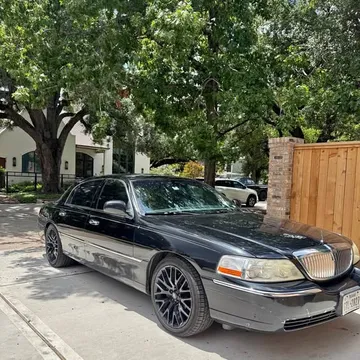 2008 Lincoln Town Car Signature Sedan 4D