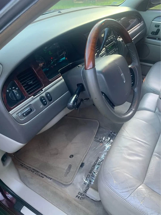 2008 Lincoln Town Car - Image 7 of 10
