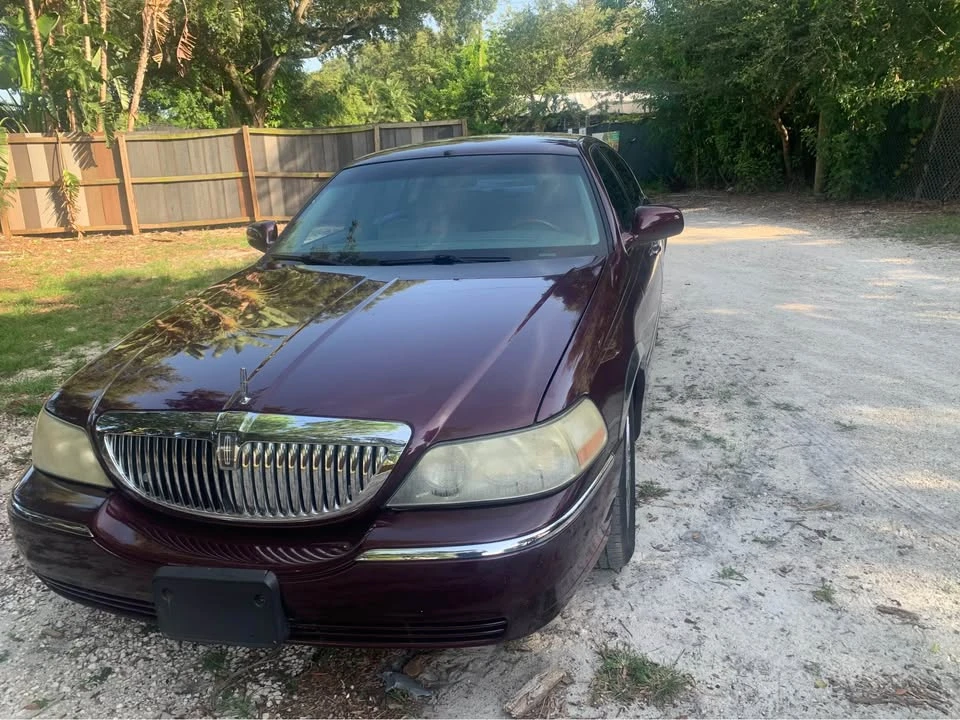 2008 Lincoln Town Car - Image 4 of 10