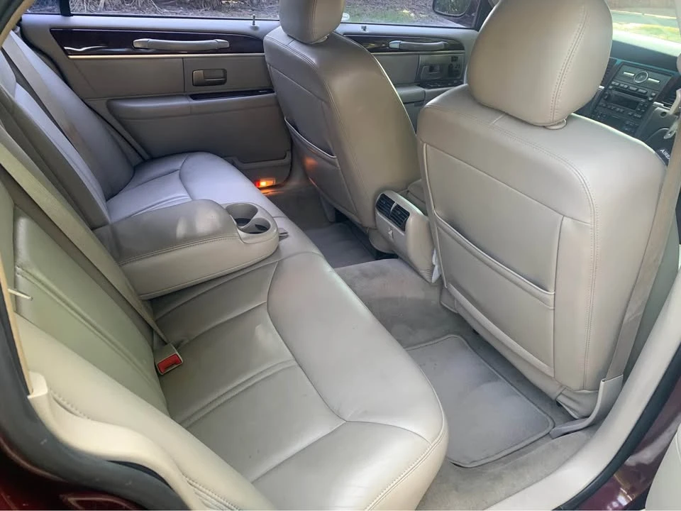 2008 Lincoln Town Car - Image 9 of 10