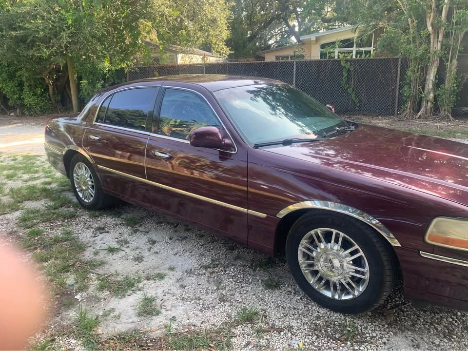 2008 Lincoln Town Car - Image 3 of 10