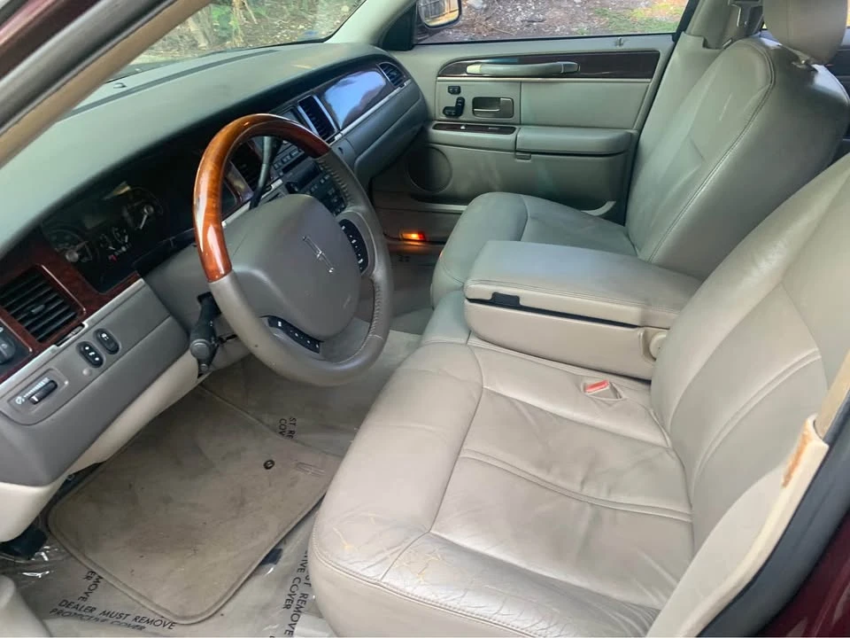 2008 Lincoln Town Car - Image 8 of 10