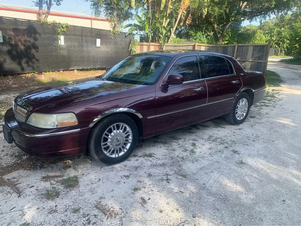 2008 Lincoln Town Car - Image 5 of 10