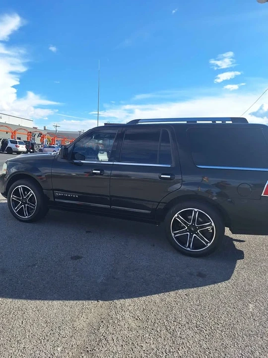 2008 Lincoln Navigator 3rd Gen - Image 2 of 8