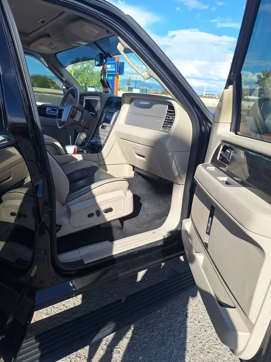 2008 Lincoln Navigator 3rd Gen - Image 3 of 8